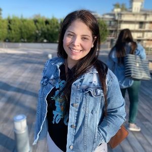 Meet your Posher, Adriana